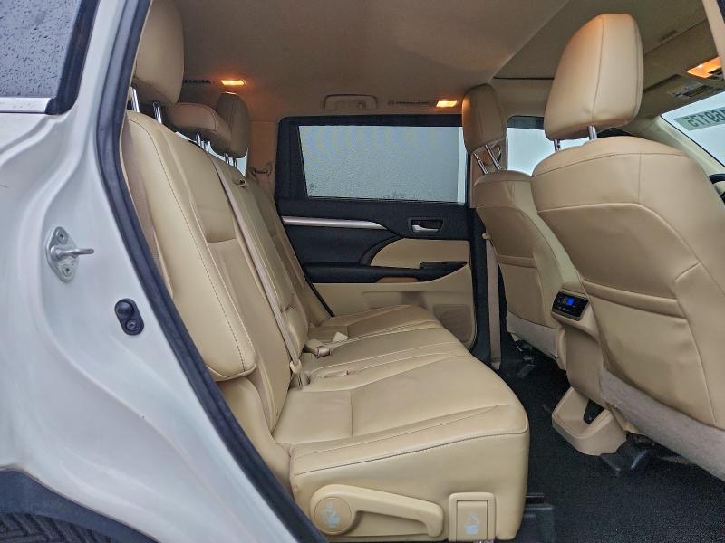 5TDJKRFH8GS301882 - 2016 TOYOTA HIGHLANDER XLE 白色 照片 11