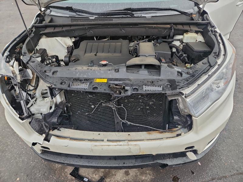 5TDJKRFH8GS301882 - 2016 TOYOTA HIGHLANDER XLE 白色 照片 12