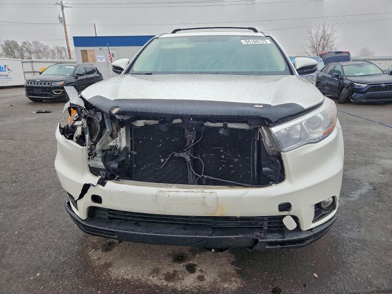 5TDJKRFH8GS301882 - 2016 TOYOTA HIGHLANDER XLE 白色 照片 5