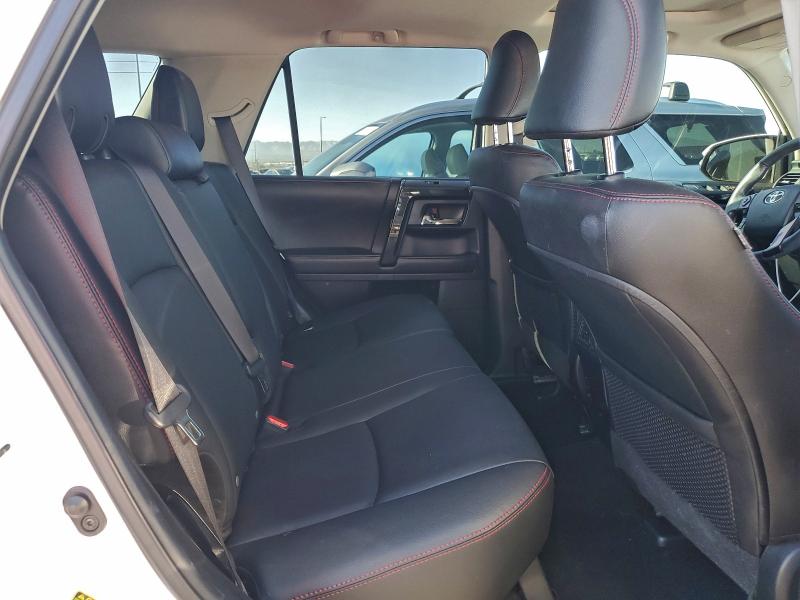 JTEBU5JR7H5464792 - 2017 TOYOTA 4RUNNER SR5/SR5 PREMIUM WHITE photo 11