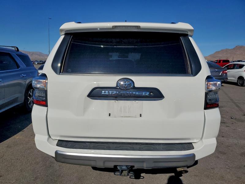 JTEBU5JR7H5464792 - 2017 TOYOTA 4RUNNER SR5/SR5 PREMIUM WHITE photo 6