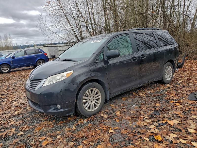 2014 TOYOTA SIENNA XLE, 