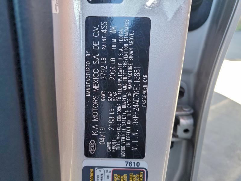 3KPF24AD7KE115881 - 2019 KIA FORTE FE Silber Foto 12