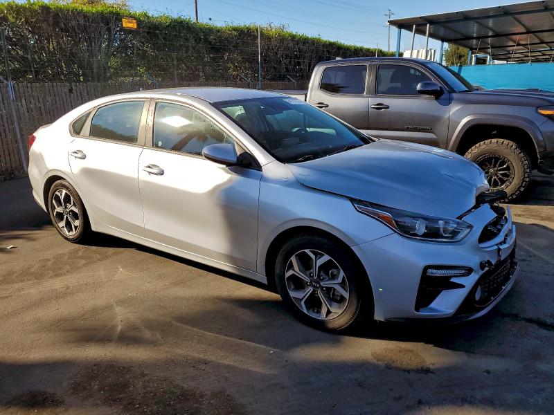 3KPF24AD7KE115881 - 2019 KIA FORTE FE Silber Foto 4