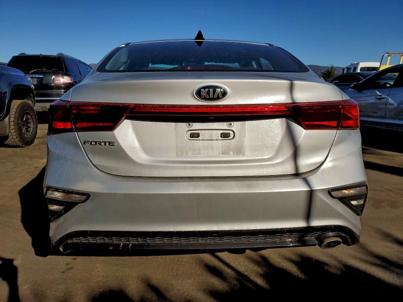 3KPF24AD7KE115881 - 2019 KIA FORTE FE Silber Foto 6