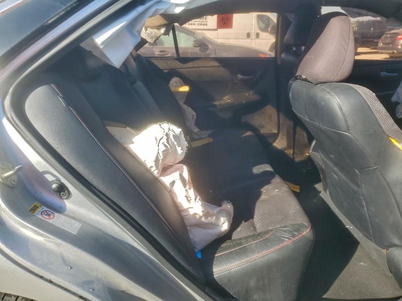 4T1BF1FK8HU634677 - 2017 TOYOTA CAMRY LE ვერცხლისფერი ფოტო 10