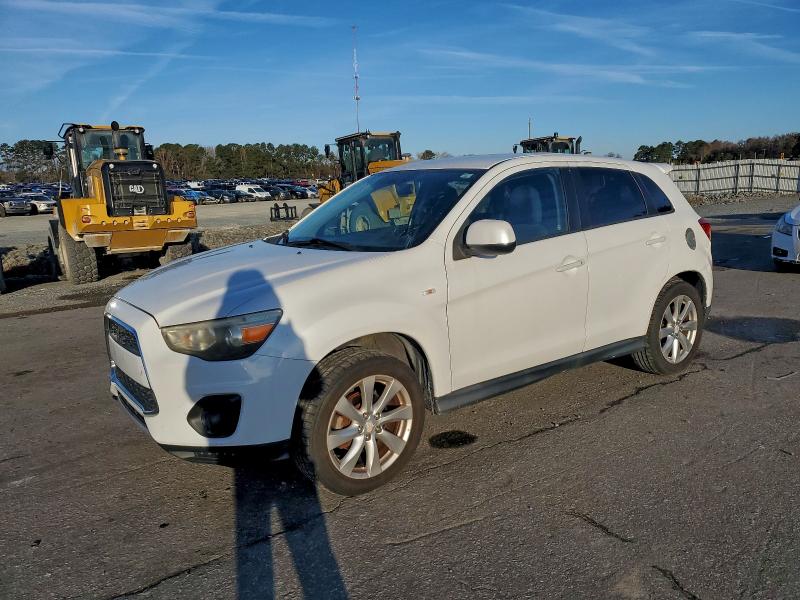 2013 MITSUBISHI OUTLANDER ES, 