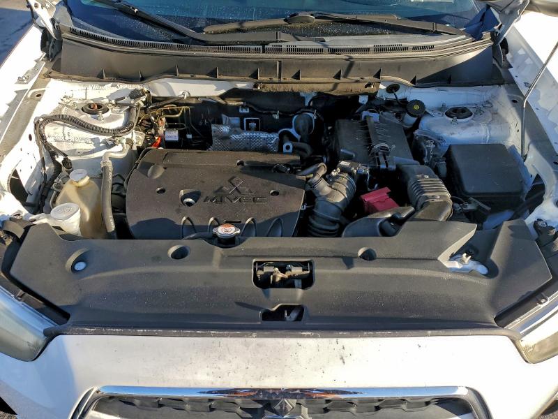 4A4AP3AU9DE013107 - 2013 MITSUBISHI OUTLANDER ES WHITE photo 12