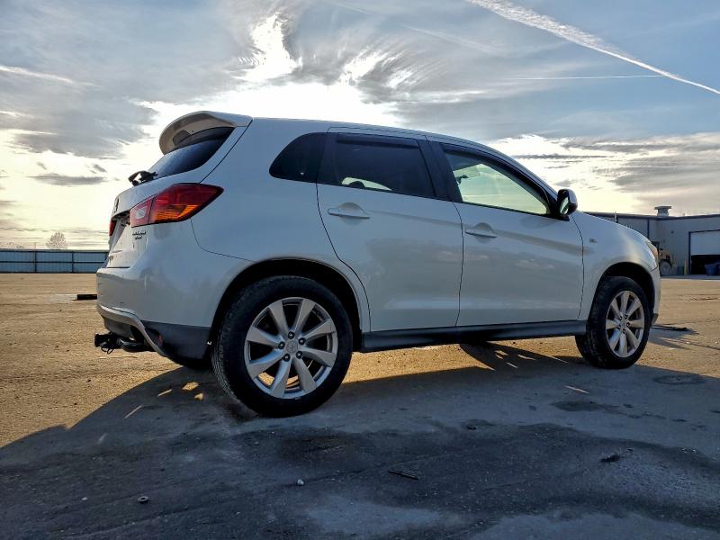 4A4AP3AU9DE013107 - 2013 MITSUBISHI OUTLANDER ES WHITE photo 3