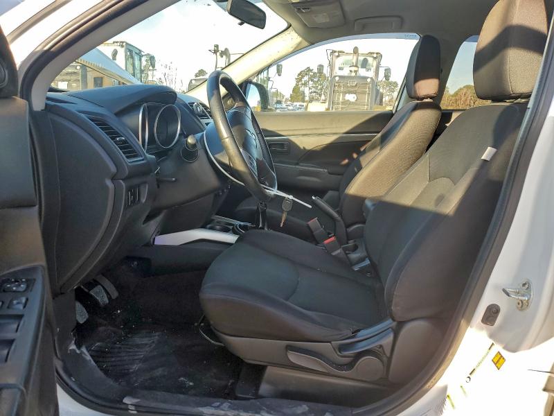 4A4AP3AU9DE013107 - 2013 MITSUBISHI OUTLANDER ES WHITE photo 7