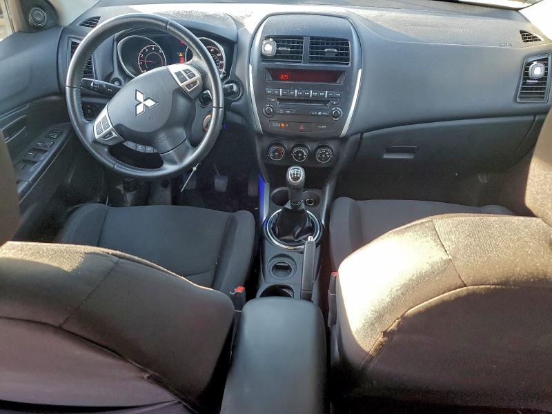 4A4AP3AU9DE013107 - 2013 MITSUBISHI OUTLANDER ES WHITE photo 8