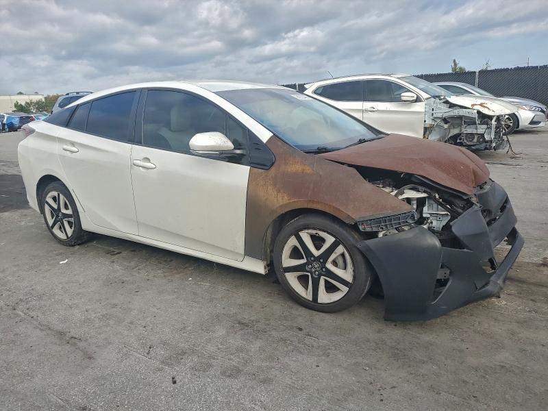 JTDKARFU6G3018144 - 2016 TOYOTA PRIUS WHITE photo 4