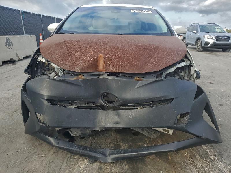 JTDKARFU6G3018144 - 2016 TOYOTA PRIUS WHITE photo 5