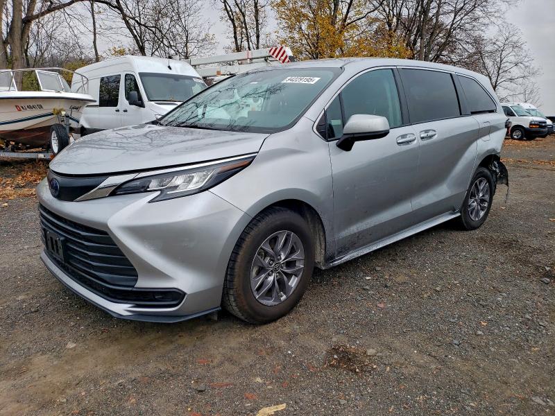 2023 TOYOTA SIENNA LE, 