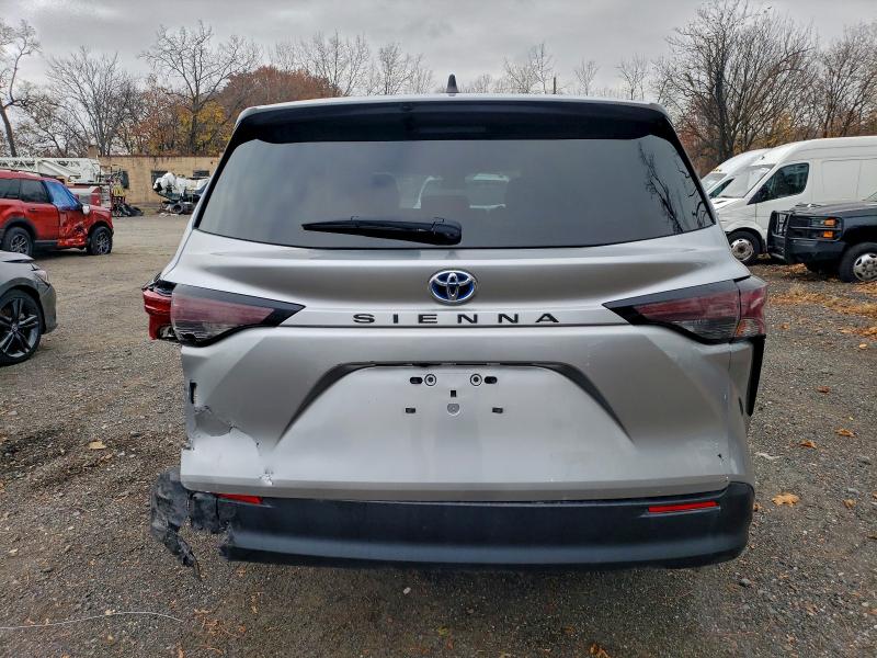 5TDKRKEC6PS166477 - 2023 TOYOTA SIENNA LE ნაცრისფერი ფოტო 6