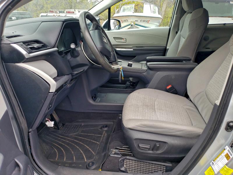 5TDKRKEC6PS166477 - 2023 TOYOTA SIENNA LE ნაცრისფერი ფოტო 7