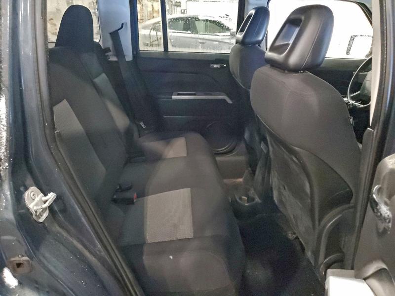 1J8FF28W88D765418 - 2008 JEEP PATRIOT SPORT GRAY photo 11