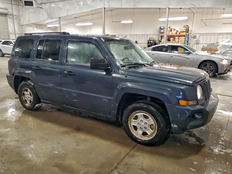 1J8FF28W88D765418 - 2008 JEEP PATRIOT SPORT GRAY photo 4