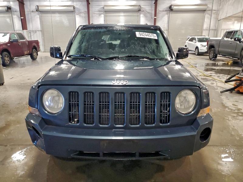 1J8FF28W88D765418 - 2008 JEEP PATRIOT SPORT GRAY photo 5