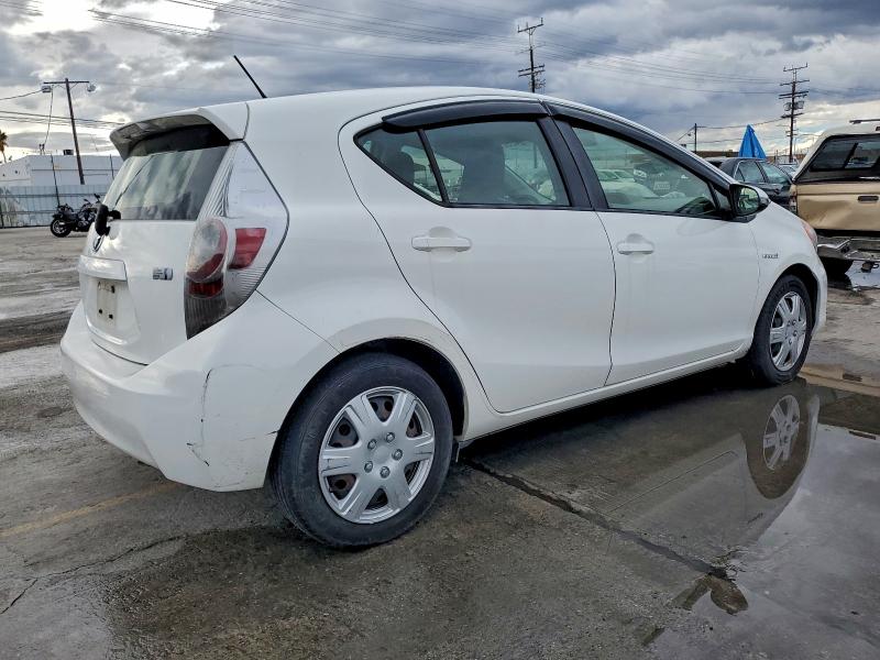 JTDKDTB35C1022936 - 2012 TOYOTA PRIUS C WHITE photo 3