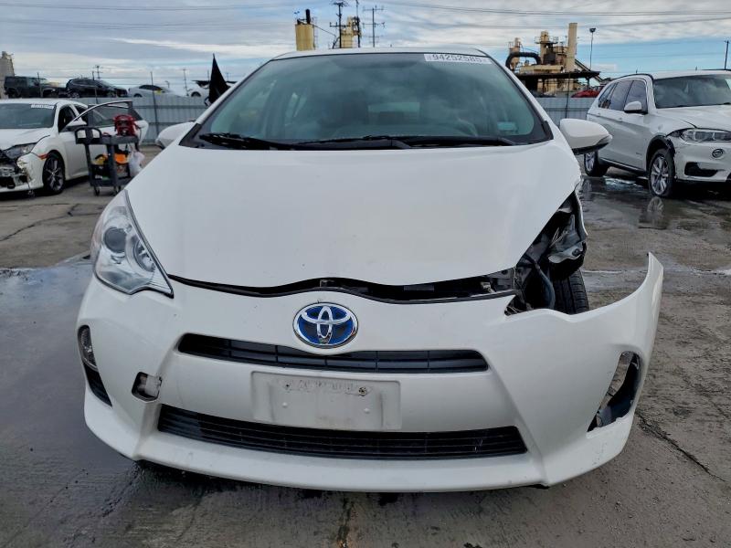 JTDKDTB35C1022936 - 2012 TOYOTA PRIUS C WHITE photo 5