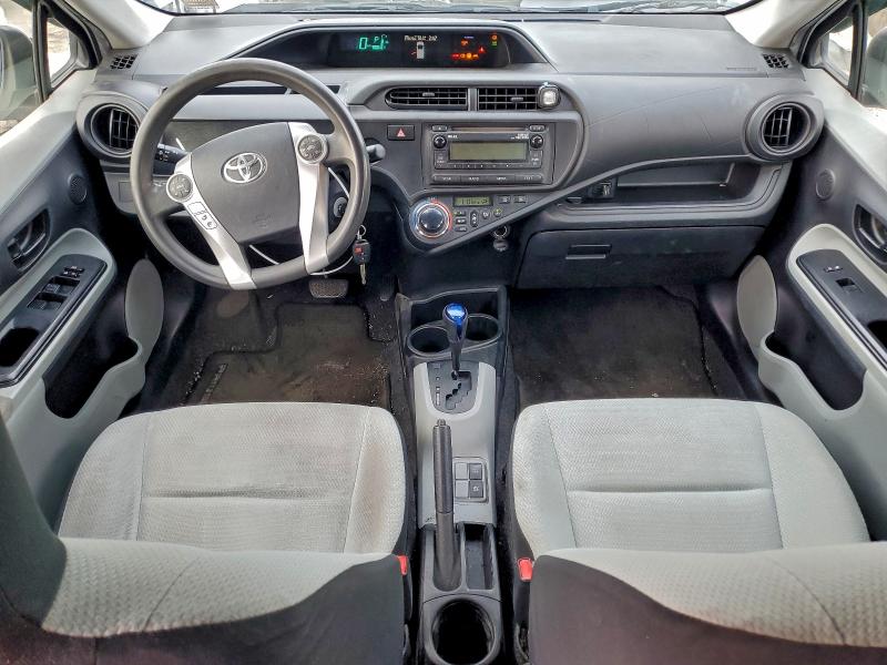 JTDKDTB35C1022936 - 2012 TOYOTA PRIUS C WHITE photo 8