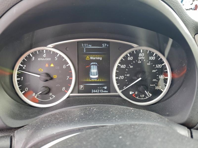 3N1AB7AP0JY246253 - 2018 NISSAN SENTRA S SILVER photo 9