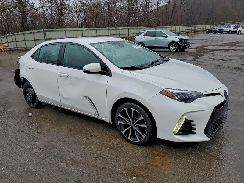 2T1BURHE5JC063880 - 2018 TOYOTA COROLLA L 白色 照片 4