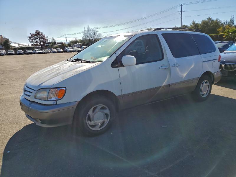 2002 TOYOTA SIENNA LE, 