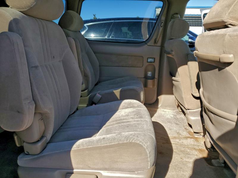 4T3ZF13C62U453958 - 2002 TOYOTA SIENNA LE WHITE photo 11