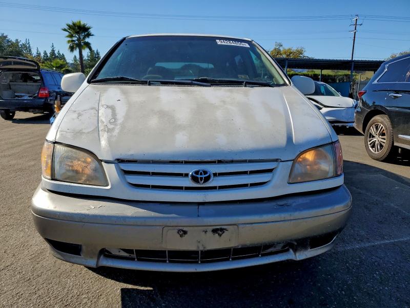 4T3ZF13C62U453958 - 2002 TOYOTA SIENNA LE WHITE photo 5