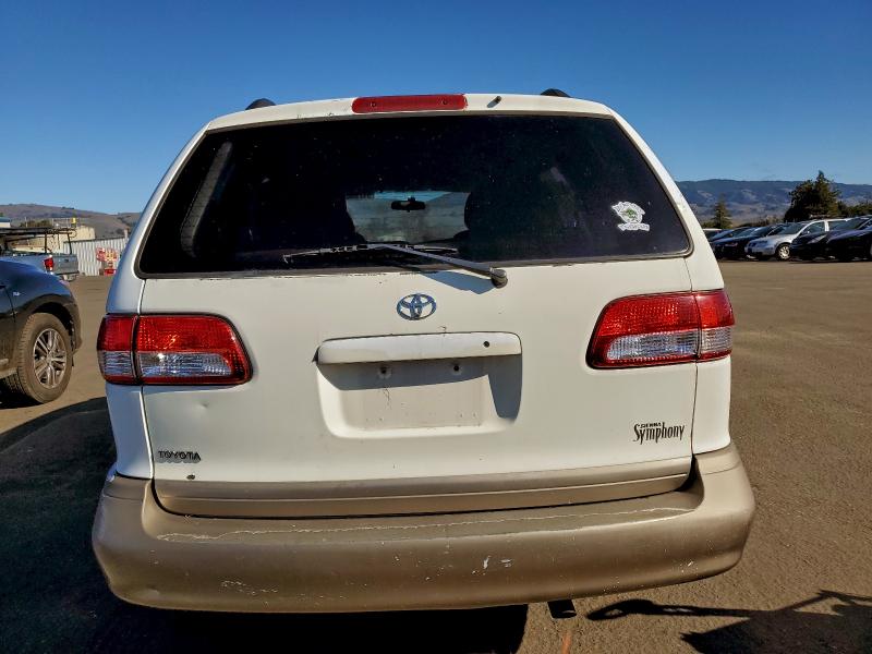 4T3ZF13C62U453958 - 2002 TOYOTA SIENNA LE WHITE photo 6