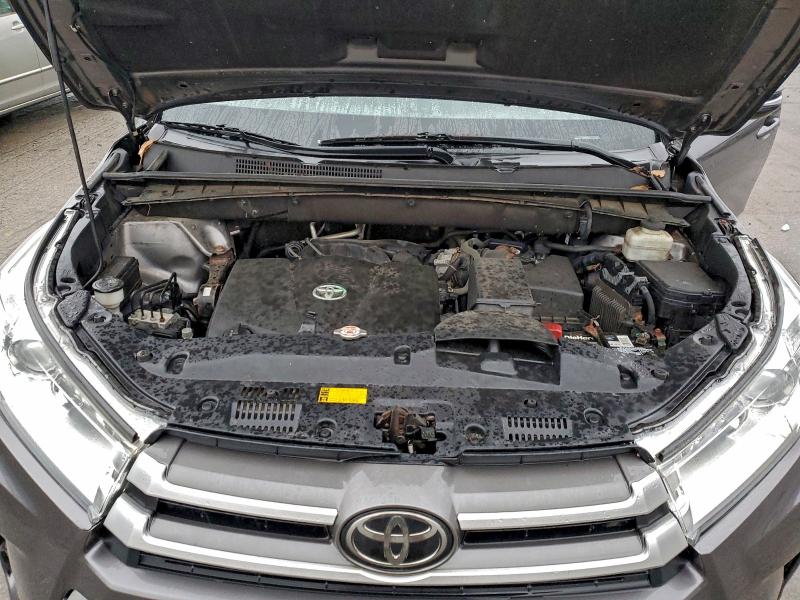 5TDJZRFH1JS555601 - 2018 TOYOTA HIGHLANDER SE Gris photo 12
