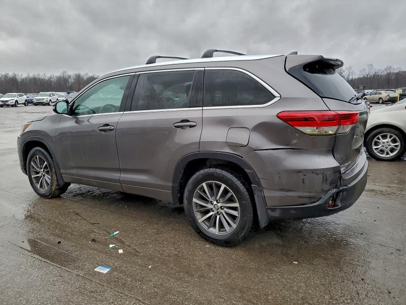 5TDJZRFH1JS555601 - 2018 TOYOTA HIGHLANDER SE Gris photo 2