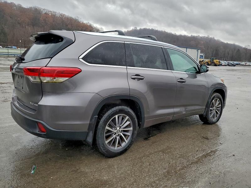 5TDJZRFH1JS555601 - 2018 TOYOTA HIGHLANDER SE Gris photo 3
