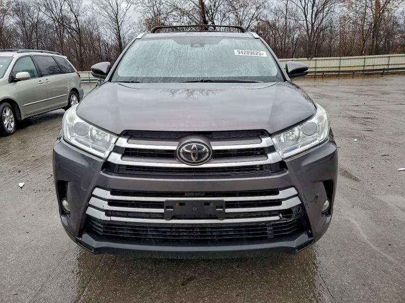 5TDJZRFH1JS555601 - 2018 TOYOTA HIGHLANDER SE Gris photo 5