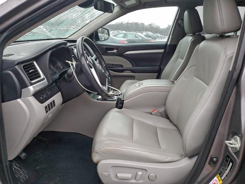 5TDJZRFH1JS555601 - 2018 TOYOTA HIGHLANDER SE Gris photo 7