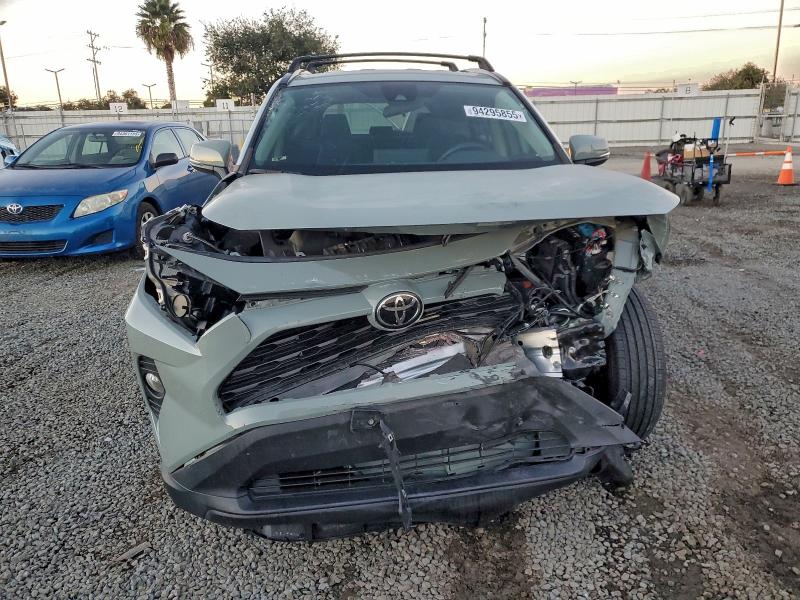 2T3W1RFV3MW166190 - 2021 TOYOTA RAV4 XLE GRAY photo 5