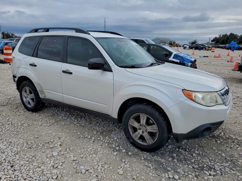 JF2SHABC1CH403295 - 2012 SUBARU FORESTER 2.5X WHITE photo 4