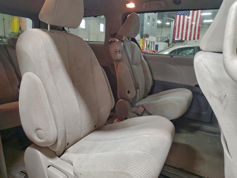 5TDKK3DC6BS122046 - 2011 TOYOTA SIENNA LE GRAY photo 11