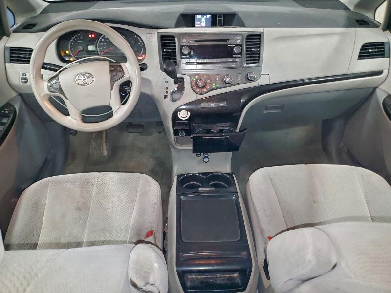 5TDKK3DC6BS122046 - 2011 TOYOTA SIENNA LE GRAY photo 8