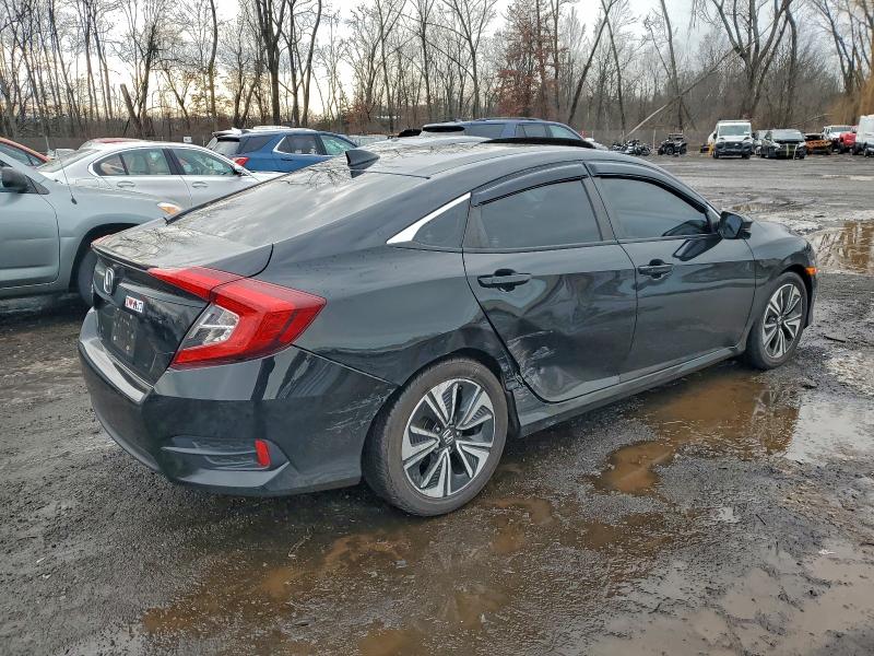 19XFC1F30JE200880 - 2018 HONDA CIVIC EX Черный фото 3