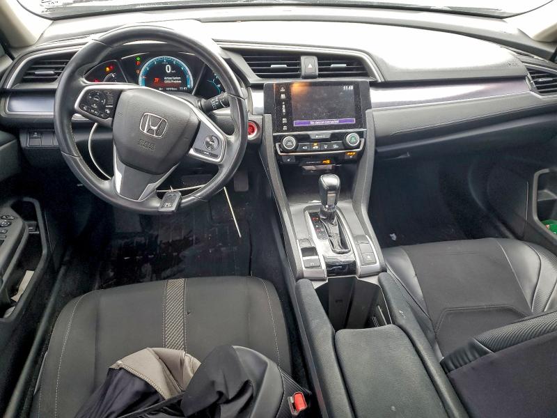 19XFC1F30JE200880 - 2018 HONDA CIVIC EX Черный фото 8