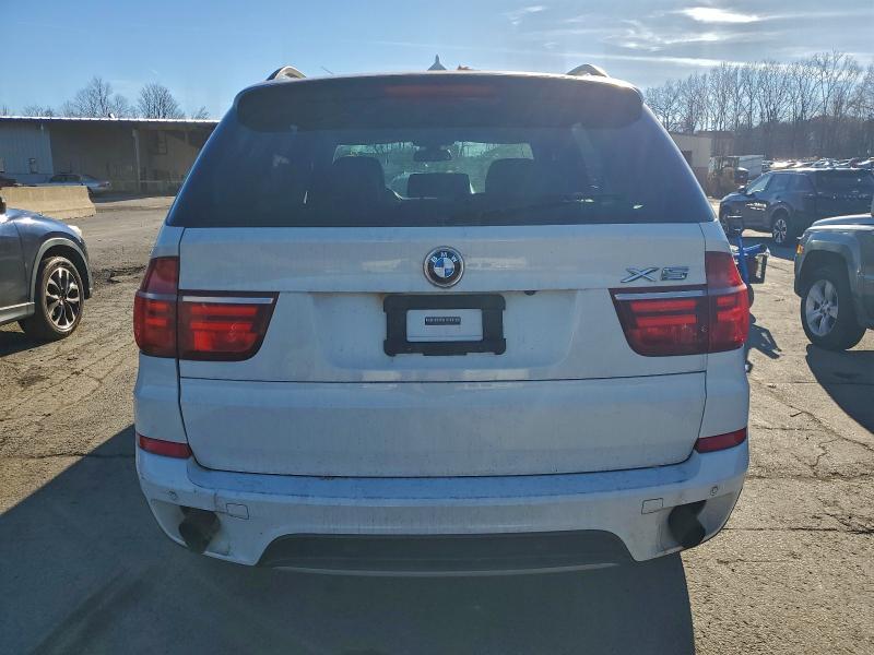 5UXZV4C52BL402531 - 2011 BMW X5 XDRIVE35I WHITE photo 6