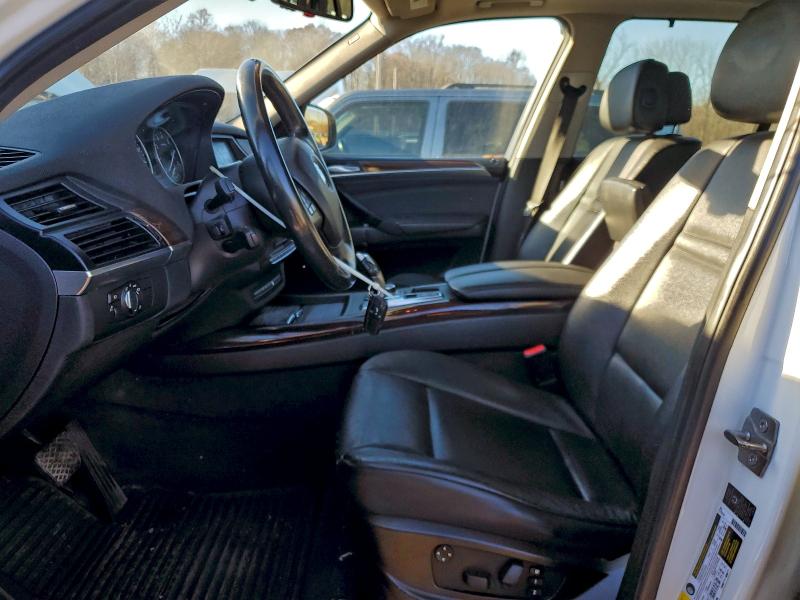 5UXZV4C52BL402531 - 2011 BMW X5 XDRIVE35I WHITE photo 7