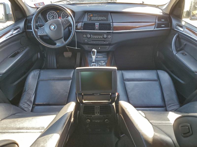 5UXZV4C52BL402531 - 2011 BMW X5 XDRIVE35I WHITE photo 8