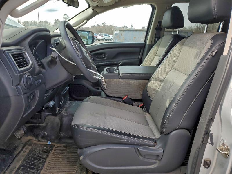 1N6AA1EJ1JN530035 - 2018 NISSAN TITAN S 银色 照片 7