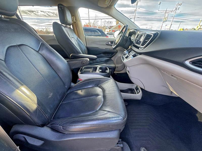 2C4RC1BG6LR176799 - 2020 CHRYSLER PACIFICA TOURING L BLACK photo 5