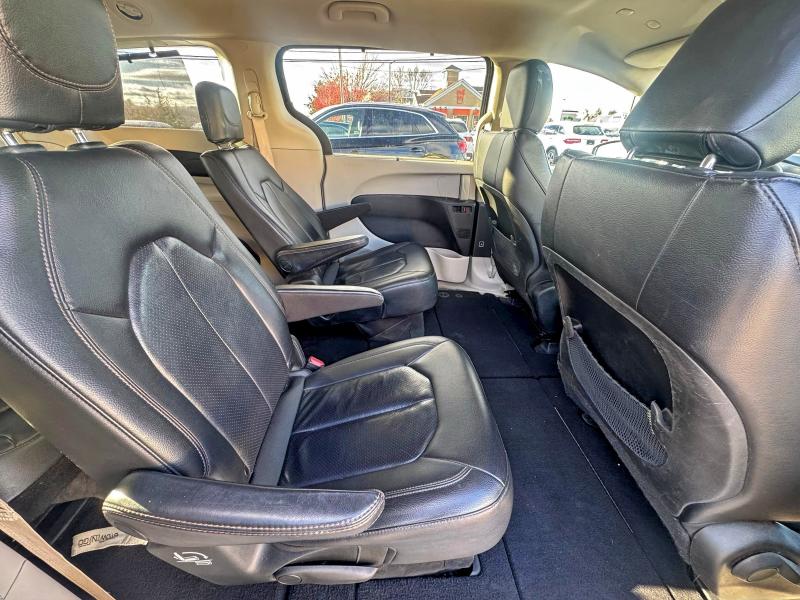 2C4RC1BG6LR176799 - 2020 CHRYSLER PACIFICA TOURING L BLACK photo 6