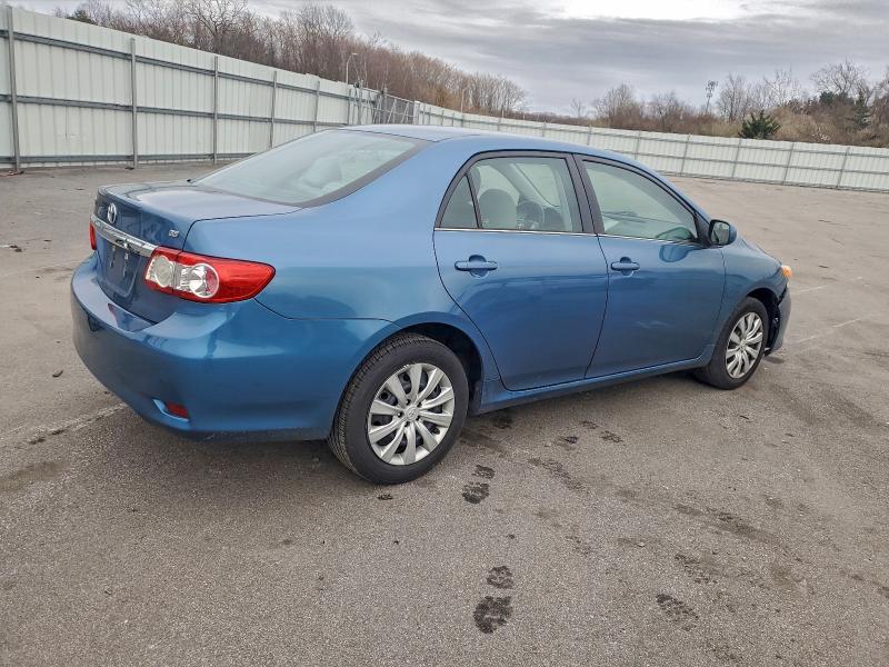 5YFBU4EE3DP212136 - 2013 TOYOTA COROLLA BASE BLUE photo 3